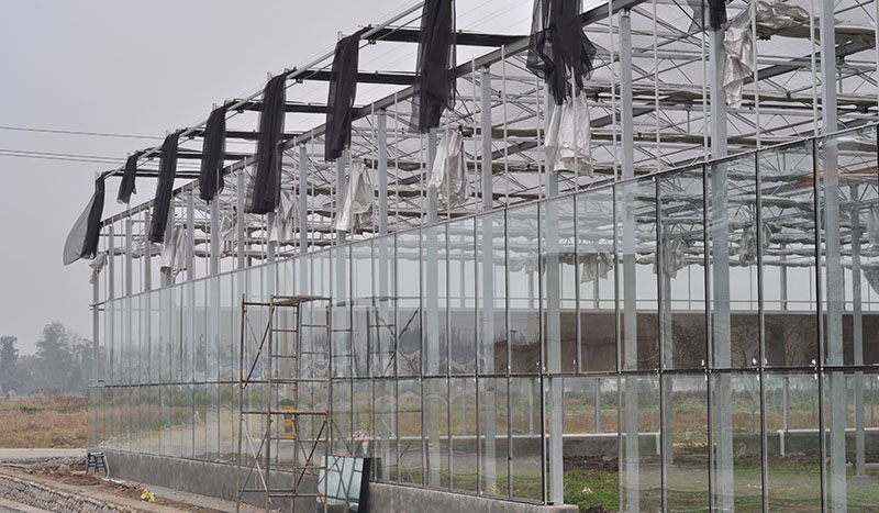 Greenhouse cover material installation (2)